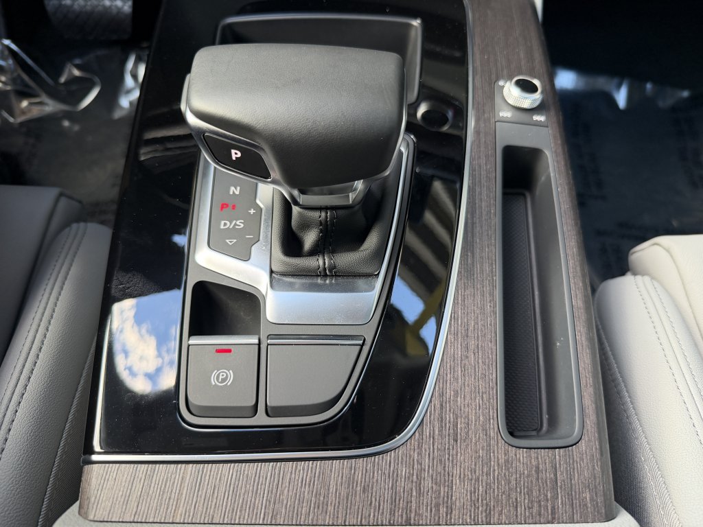 Used 2025 Audi Q5 e Premium AWD/4WD image 26