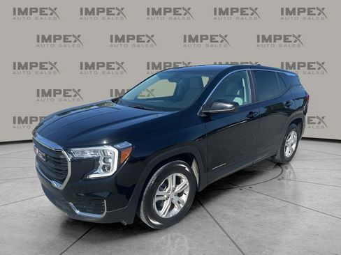 Used 2024 GMC Terrain SLE image 1