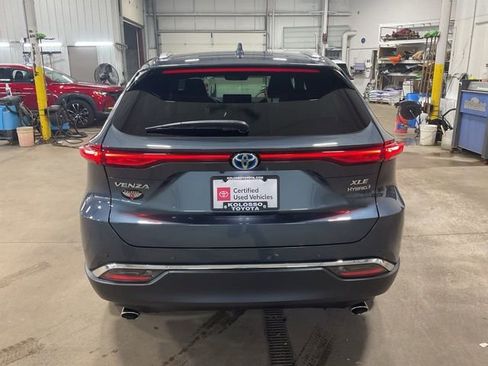 Used 2022 Toyota Venza XLE image 5