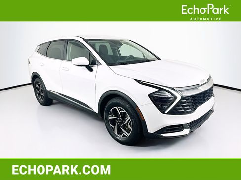 Used 2025 Kia Sportage LX image 1