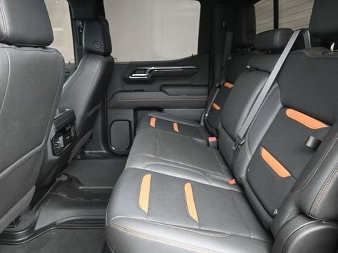 Used 2022 GMC Sierra 1500 AT4 w/ AT4 Preferred Package AWD/4WD image 18