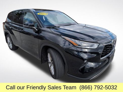 Used 2024 Toyota Highlander Platinum image 9
