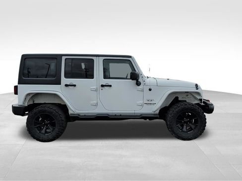 Used 2017 Jeep Wrangler Unlimited Sahara image 5