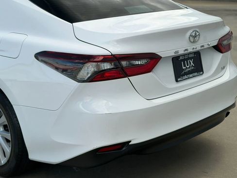 Used 2021 Toyota Camry LE image 12