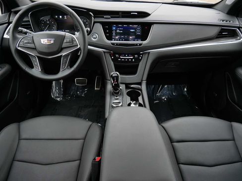 Used 2025 Cadillac XT5 Sportv w/ LPO, Bronce Accent Package AWD/4WD image 8
