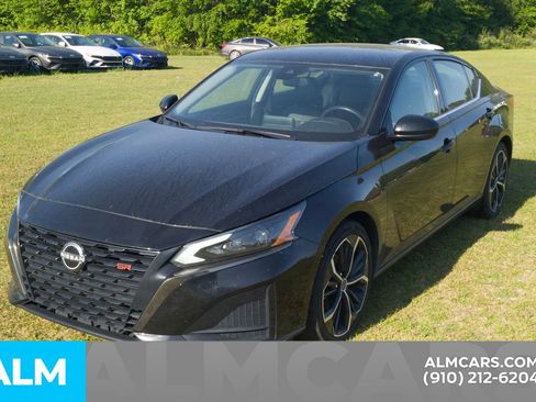 Used 2024 Nissan Altima 2.5 SR image 18