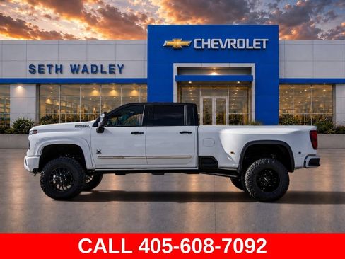 Used 2025 Chevrolet Silverado 3500 High Country w/ High Country Premium Package AWD/4WD image 4