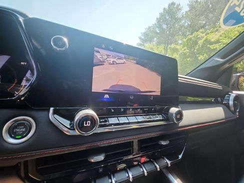 Used 2024 Chevrolet Colorado Z71 w/ Z71 Convenience Package 2 image 19