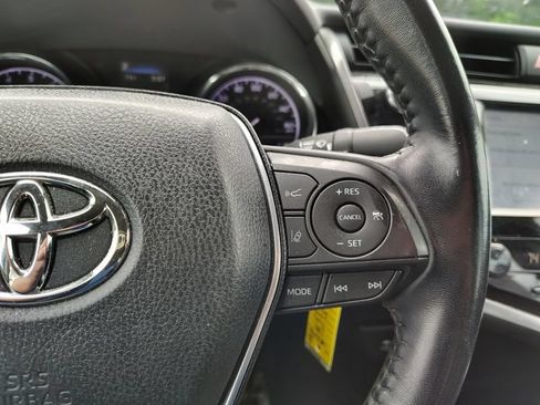 Used 2019 Toyota Camry SE FWD image 11