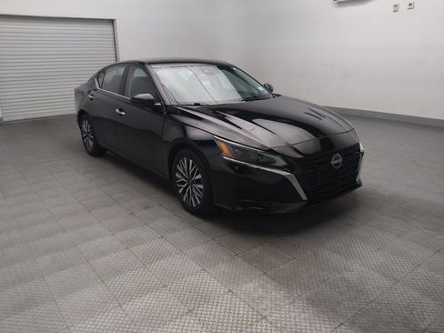 Used 2023 Nissan Altima 2.5 SV FWD image 13