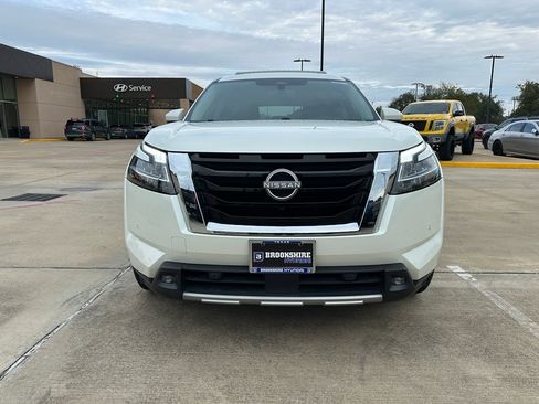 Used 2022 Nissan Pathfinder SL image 2