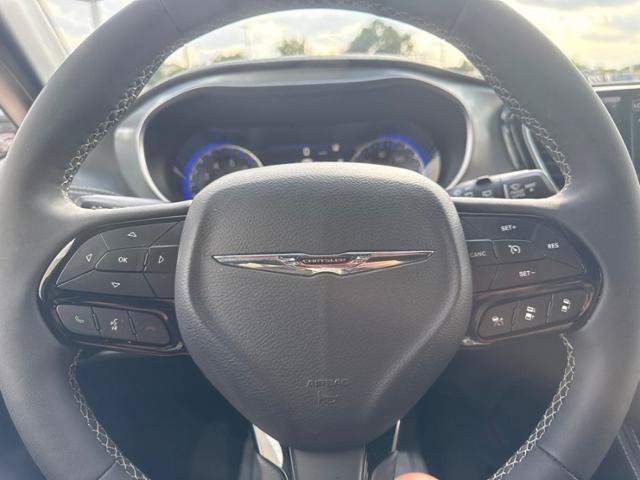 Used 2026 Chrysler Pacifica Limited w/ S Appearance Package FWD image 26