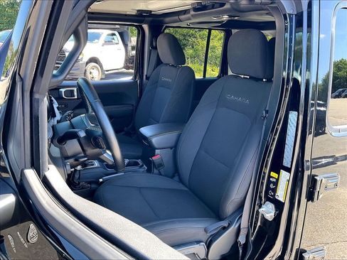 Used 2023 Jeep Wrangler Unlimited Sahara w/ Cold Weather Group AWD/4WD image 9