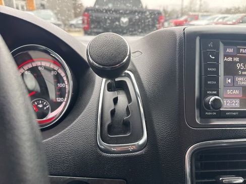 Certified 2019 Dodge Grand Caravan SE image 17