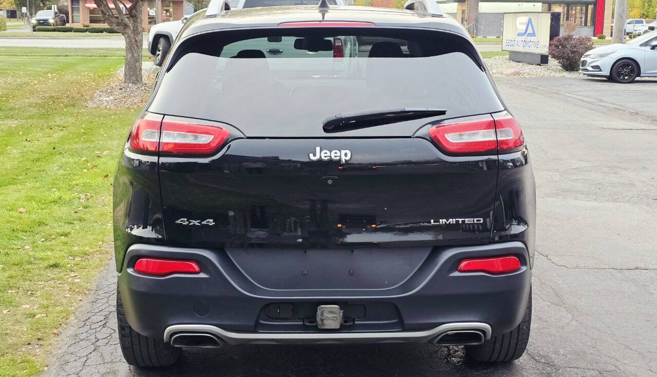 Used 2017 Jeep Cherokee Limited w/ Luxury Group AWD/4WD image 5