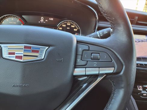 Used 2021 Cadillac XT6 Premium Luxury image 27