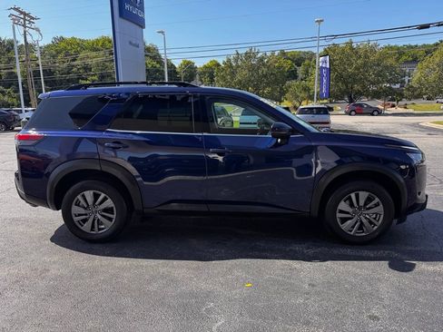 Used 2025 Nissan Pathfinder SV AWD/4WD image 5
