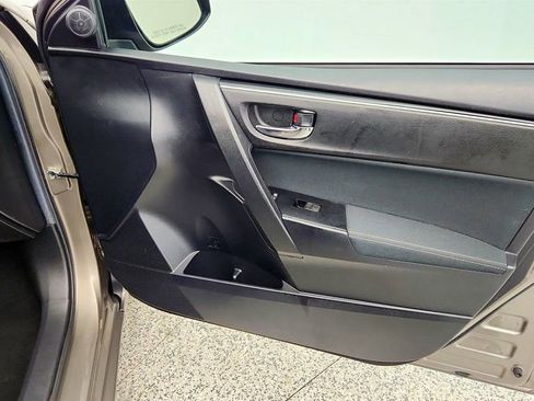 Used 2017 Toyota Corolla LE w/ Carpet Mat Package (TMS) FWD image 25