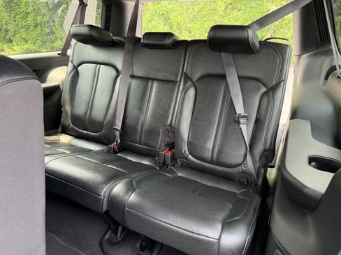Used 2024 Jeep Wagoneer L Series III w/ Flexible Seating Group AWD/4WD image 11