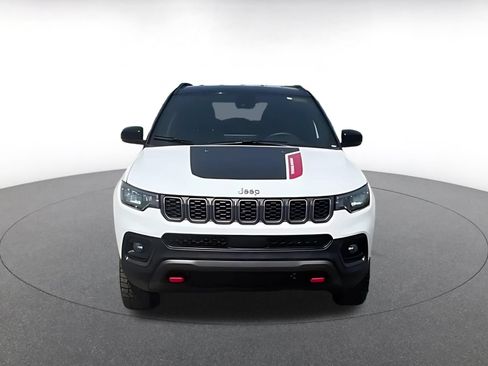 Used 2025 Jeep Compass Trailhawk AWD/4WD image 4