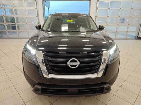 Used 2025 Nissan Pathfinder SV AWD/4WD image 8