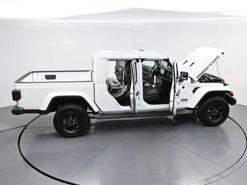 Used 2025 Jeep Gladiator Sport AWD/4WD image 34