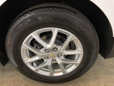 Used 2023 Chevrolet Equinox LT FWD image 9