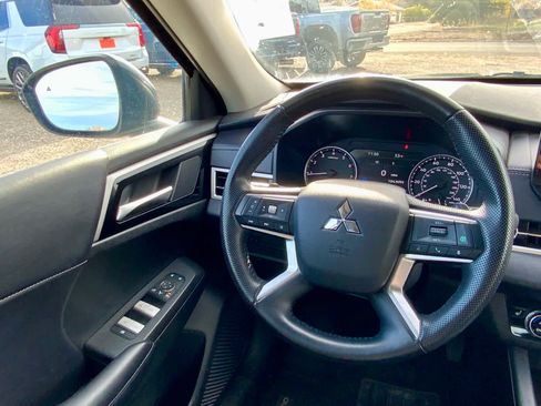 Used 2024 Mitsubishi Outlander SE image 37