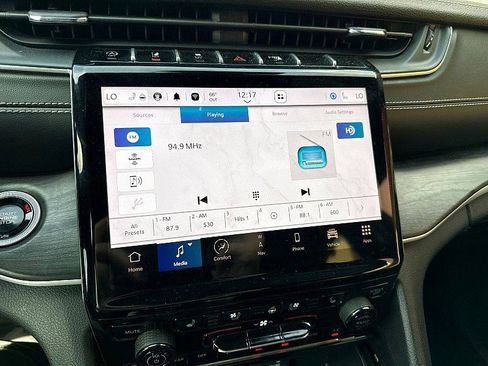 Used 2024 Jeep Grand Cherokee L Limited w/ Luxury Tech Group II image 11