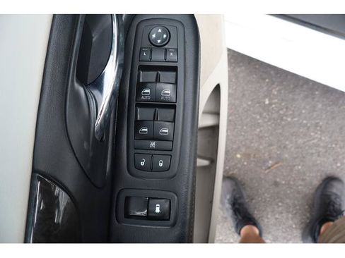 Used 2012 Dodge Grand Caravan SXT FWD image 11