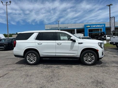 Used 2024 GMC Yukon SLT AWD/4WD image 2