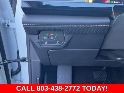 Used 2024 Volkswagen Atlas Cross Sport SE FWD image 28