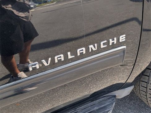 Used 2013 Chevrolet Avalanche LT image 13