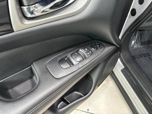 Used 2020 Nissan Pathfinder S FWD image 10