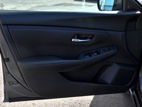 Used 2024 Nissan Sentra SV FWD image 13