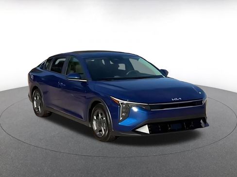 Used 2025 Kia K4 LXS image 3