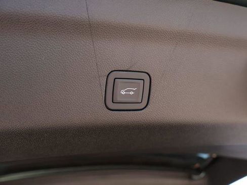 New 2026 GMC Yukon XL AT4 AWD/4WD image 9