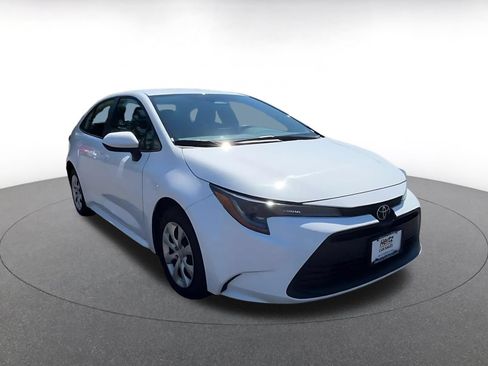 Used 2025 Toyota Corolla LE FWD image 3