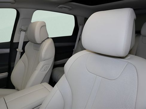 Certified 2025 Genesis GV80 2.5T Advanced AWD/4WD image 7