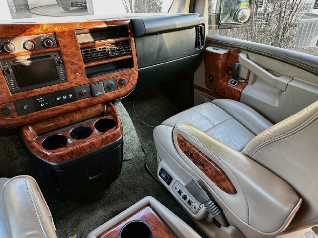 Used 2017 GMC Savana 2500 Extended RWD image 29