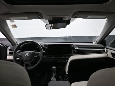 Used 2025 Toyota Camry XLE w/ Premium Package image 30