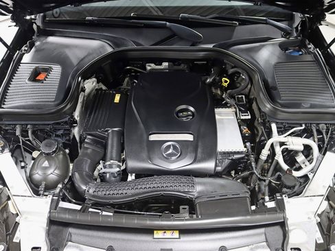 Used 2017 Mercedes-Benz GLC 300 4MATIC w/ Premium 2 Package image 40