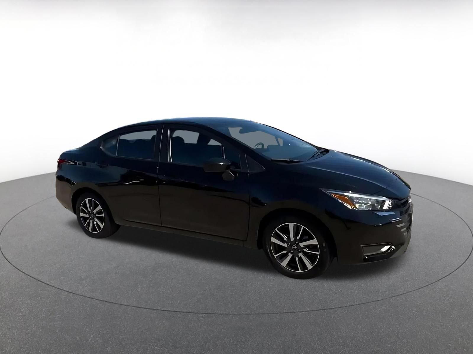 Used 2025 Nissan Versa SV FWD image 2