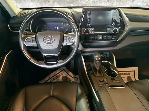 Used 2020 Toyota Highlander XLE image 25