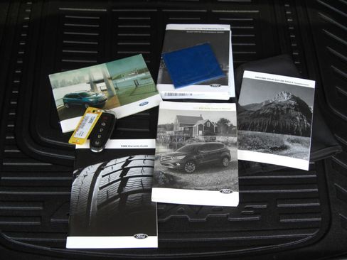 Used 2017 Ford Escape Titanium image 14