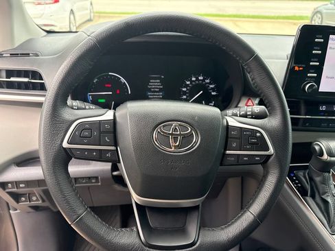 Used 2023 Toyota Sienna XLE AWD/4WD image 15