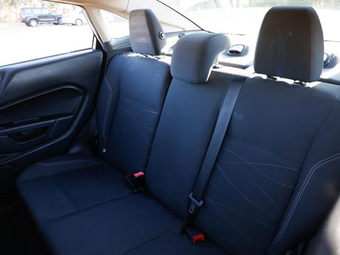 Used 2015 Ford Fiesta SE image 8