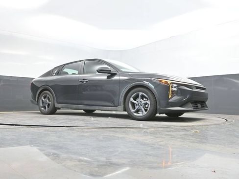 Used 2025 Kia K4 FWD image 45