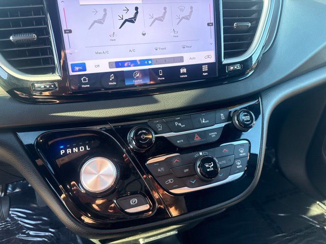 Used 2025 Chrysler Pacifica Select FWD image 24