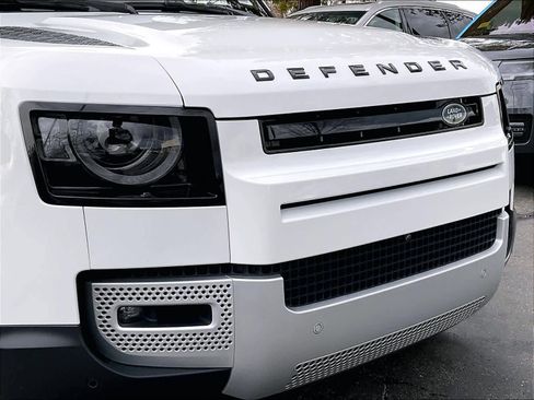 Used 2024 Land Rover Defender 110 S image 31